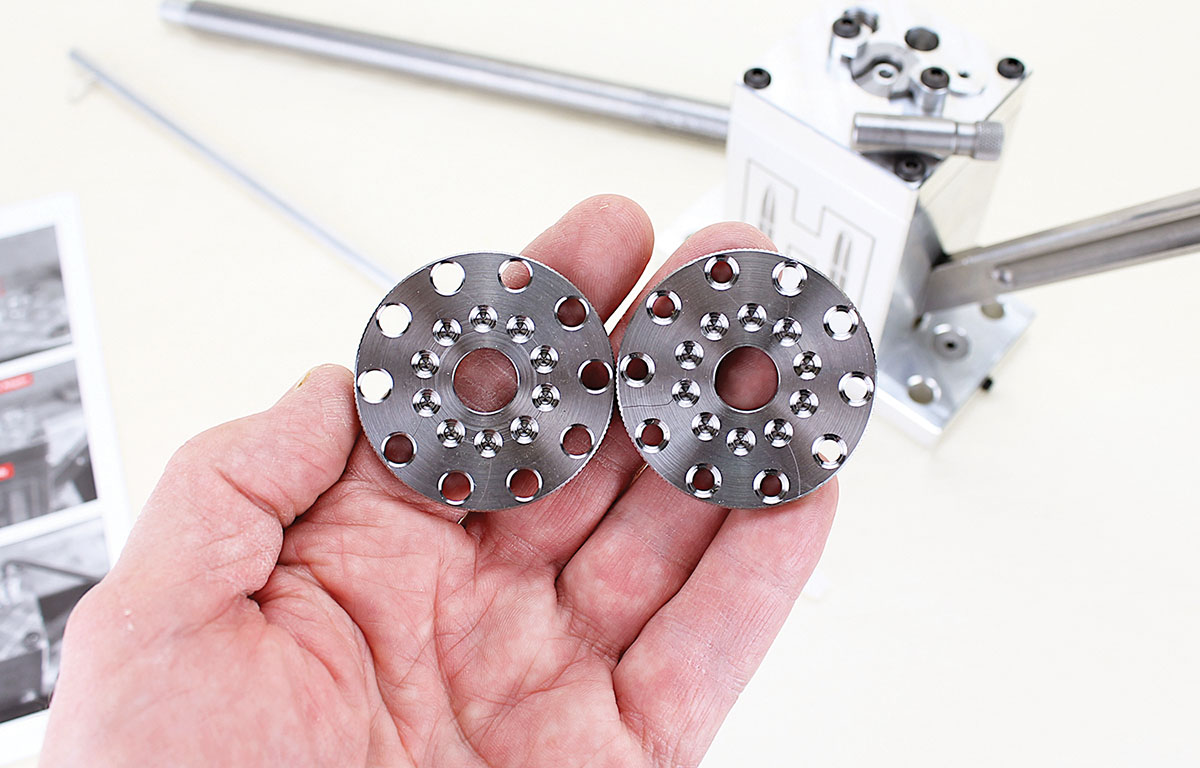 Toolless, quick-change rotary primer feed plates make changeover between large and small primers a snap.